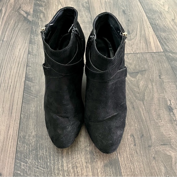 Mossimo Black Booties with Gold Accents and Zipper - Picture 5 of 5